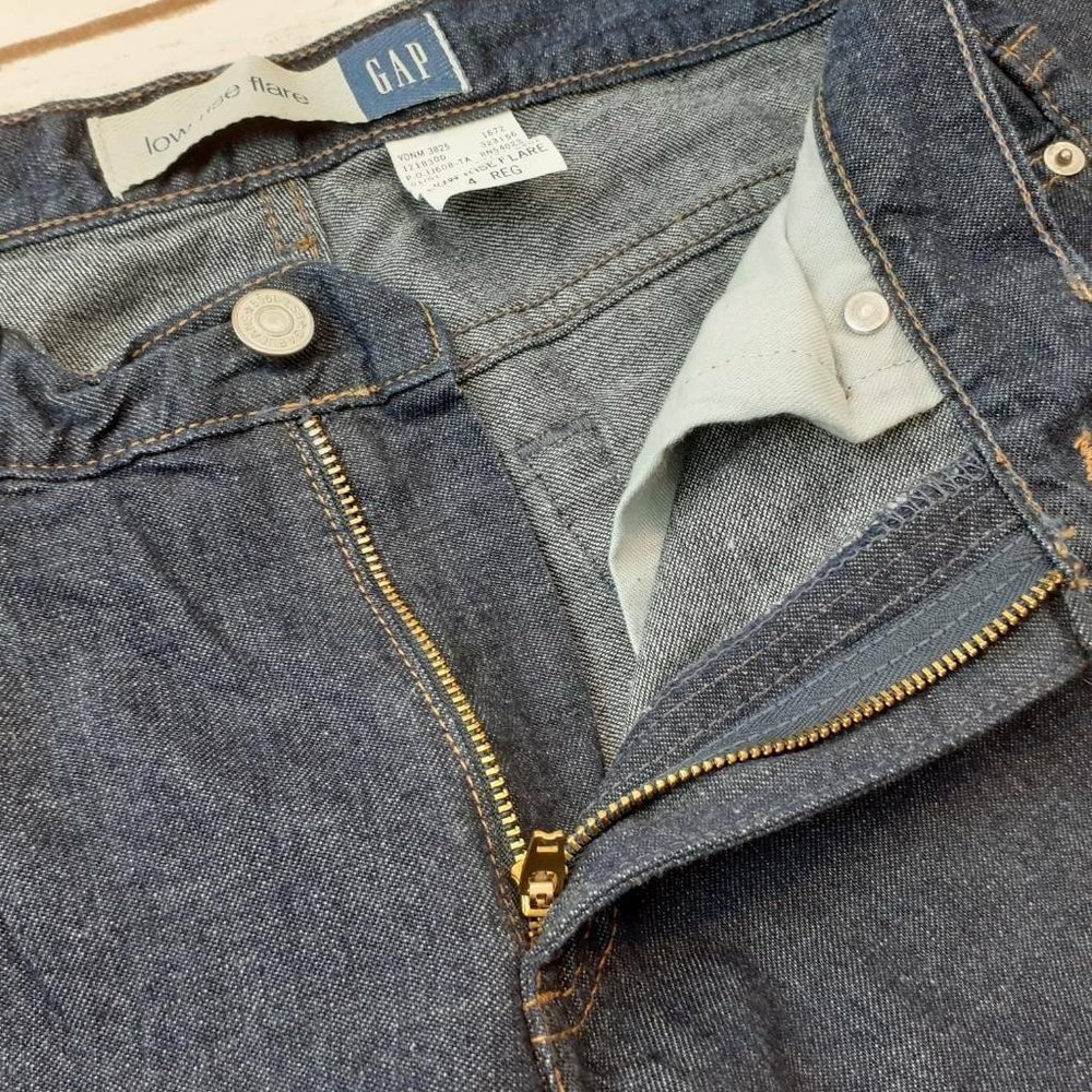 Gap Women's Low Rise Flare Leg Jeans Blue 100% Cotton Dark Wash 5 Pocket Denim 4 - Picture 6 of 8